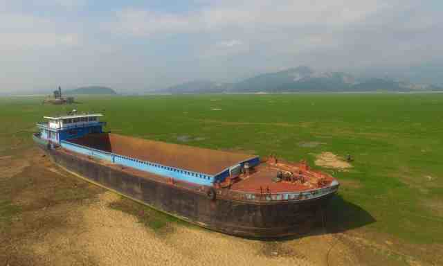 Poyang Lake - Xinhua - Barcroft Images.jpg